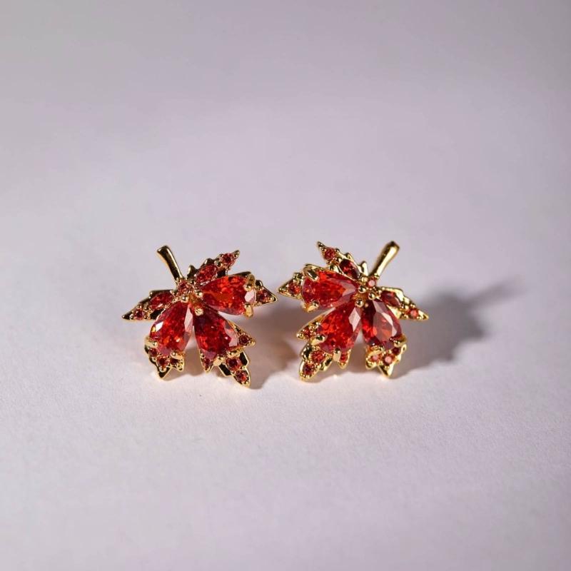Elegant Red Crystal Maple Leaf Earrings Fashion Tassels Ear Ring Temperament Rhinestone Earwear Trendy Statement Pieces