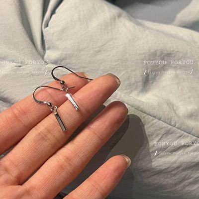 

Minimalist cold wind earrings silver word small chain new trendy small girl Korean temperament short