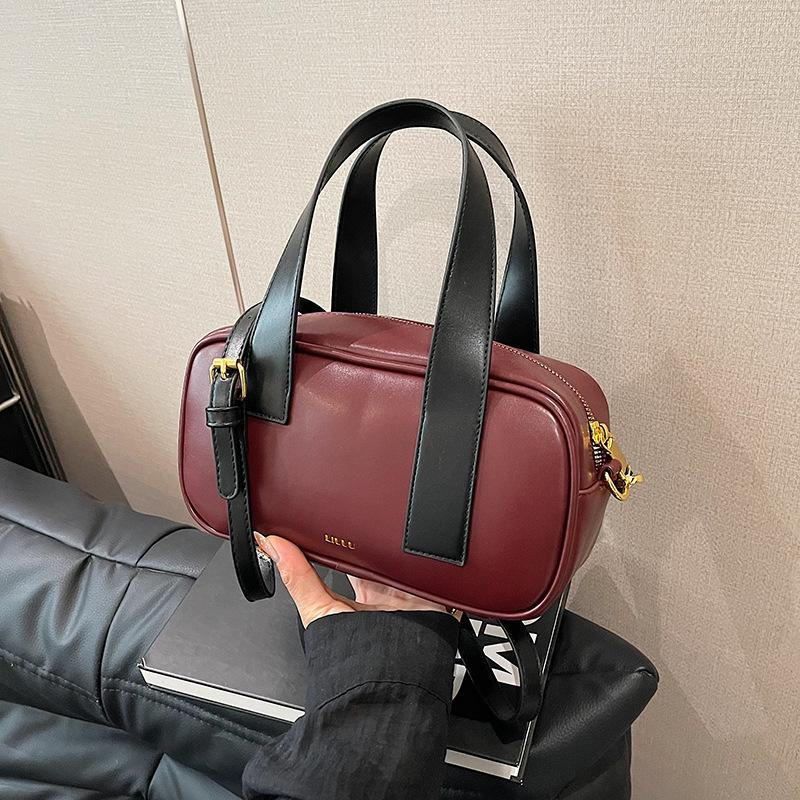 

Korean version hand bag women s 2024 new autumn and winter simple and fashionable pillow bag niche high-end textured messenger bag червоний