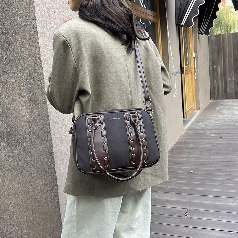 Premium style home portable messenger bag women's 2025 new fashion niche design shoulder bag