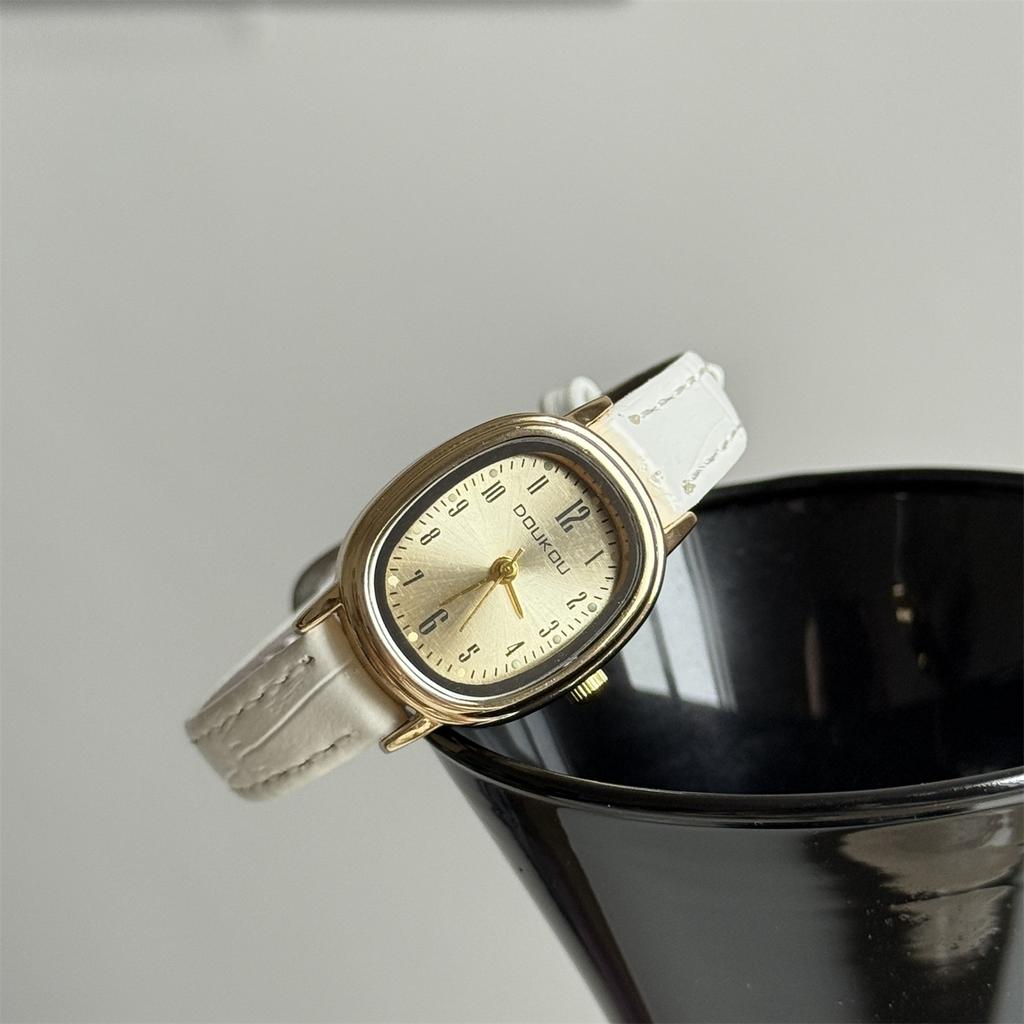 Supply Niche High-Value Wind Oval Disc Retro Watch Women'S Literary Exquisite Leisure Belt