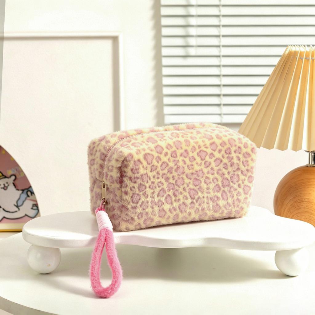 Nordic Style Leopard Pattern Cosmetic Organizer With Plush Material And Zipper Closure For Women