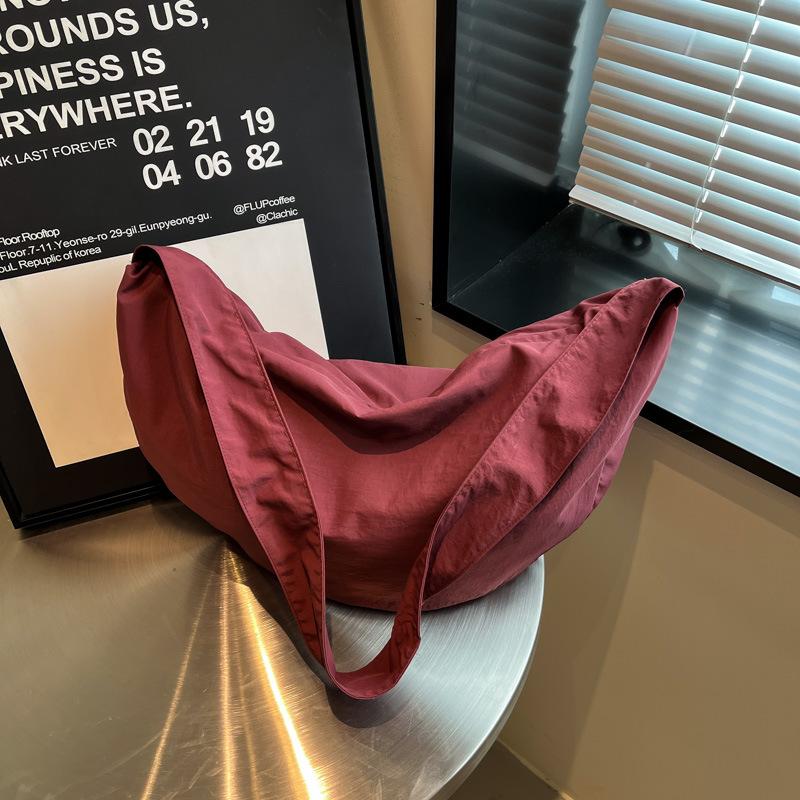 

Nylon cloth bag women s new high-end texture niche summer versatile large-capacity shoulder crossbody dumpling bag темно-красного