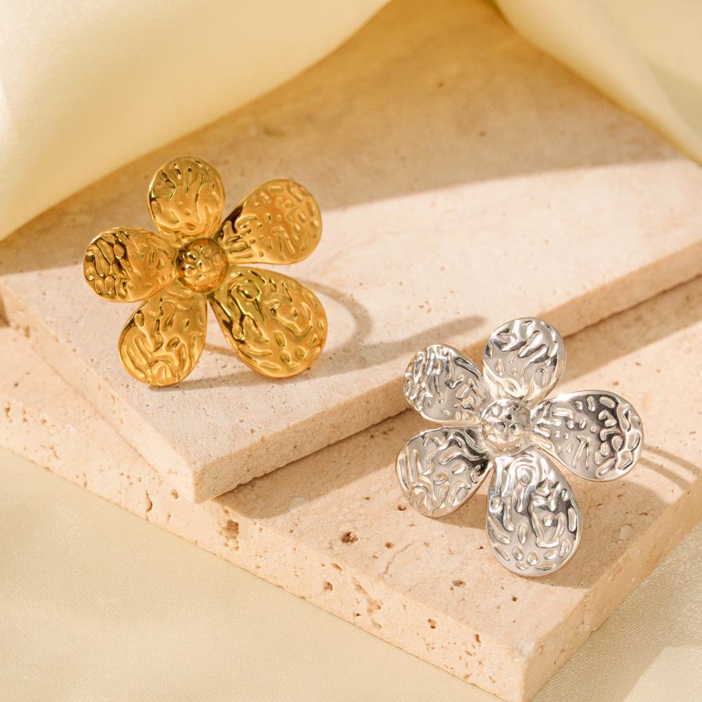 French Retro Luxury Flower-Shaped Titanium Steel Ring