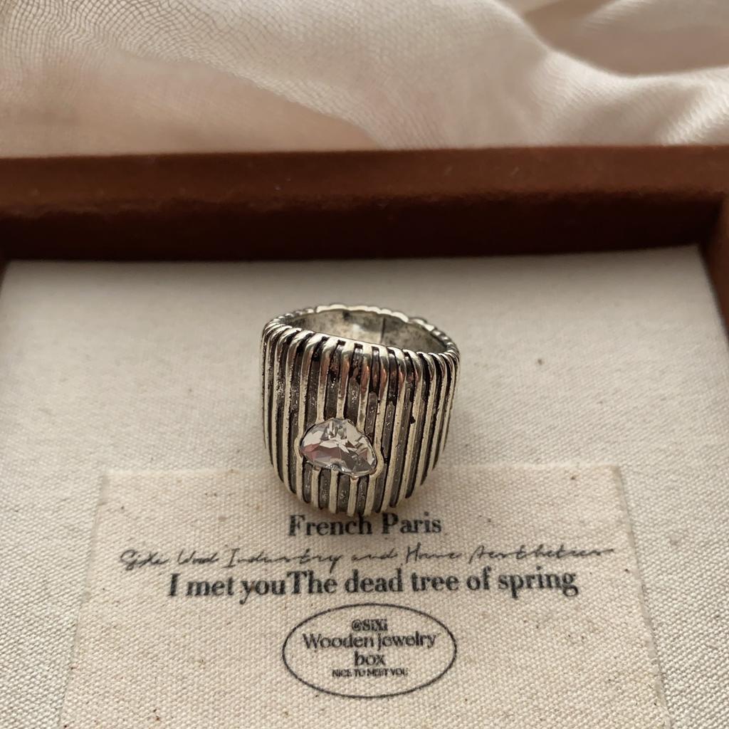 Princess Court Wind Yellow Gold Ring Niche Ring Dot Diamond Jewelry Premium Versatile Temperament Personality Ring