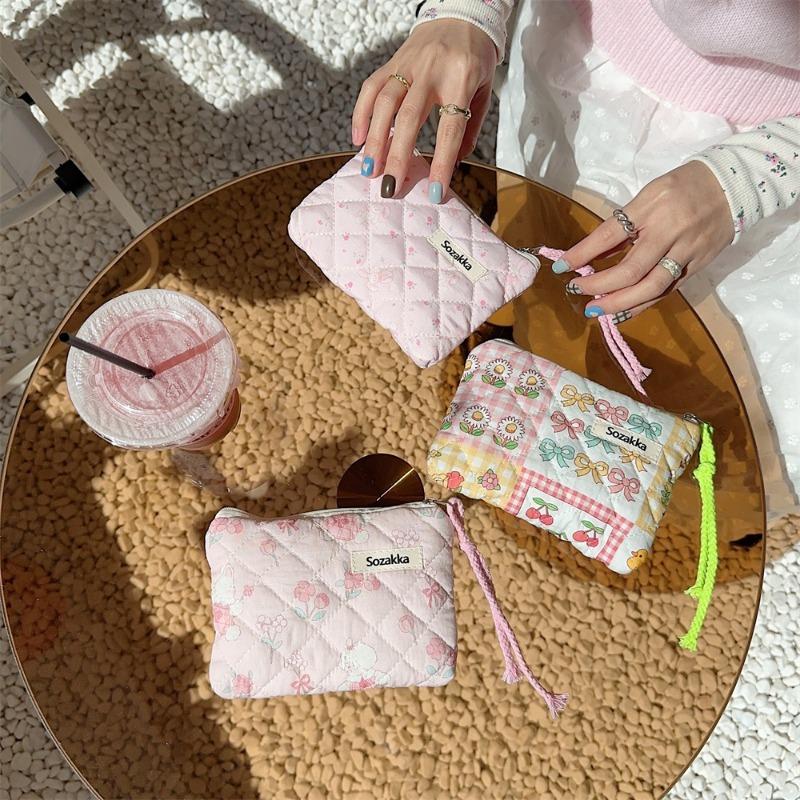 Small fresh floral quilted cotton change bag cute mini portable travel port red envelope storage card bag