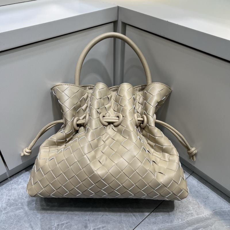 New lucky bag woven bag leather pleated drawstring cloud bag fashionable large capacity shoulder messenger bag
