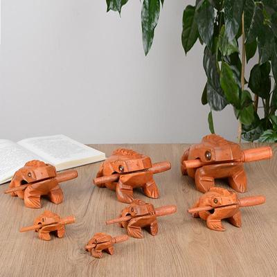 Thai Wooden Frog Carving: Creative Fish Ornament & Souvenir