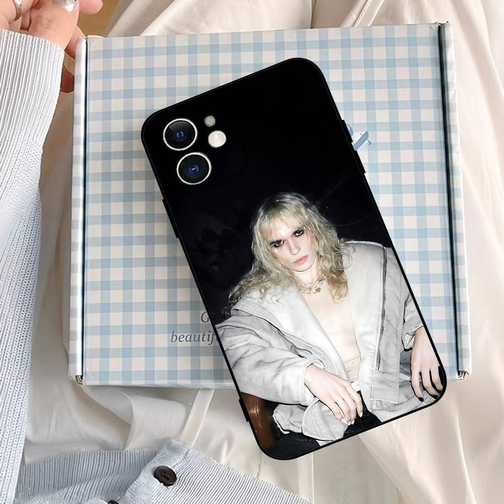 2hollis Singer Phone Case For IPhone 17 Pro 15 13 14 16 11 12 Pro Max 7 8 Plus XR XS X SE Matte Soft Funda Silicone Cover