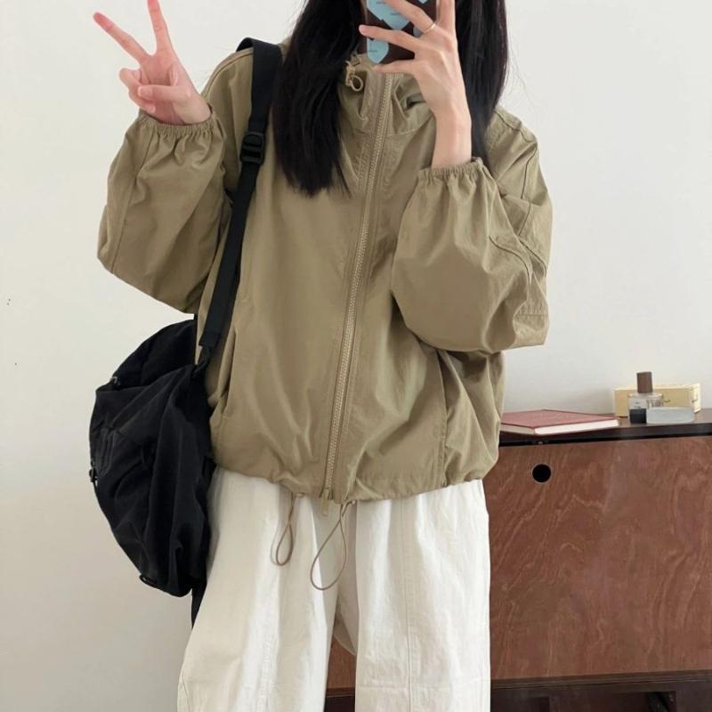Women's Khaki Short Hiking Windbreaker Jacket Lightweight Cargo-Inspired Sports Top for Spring and Autumn