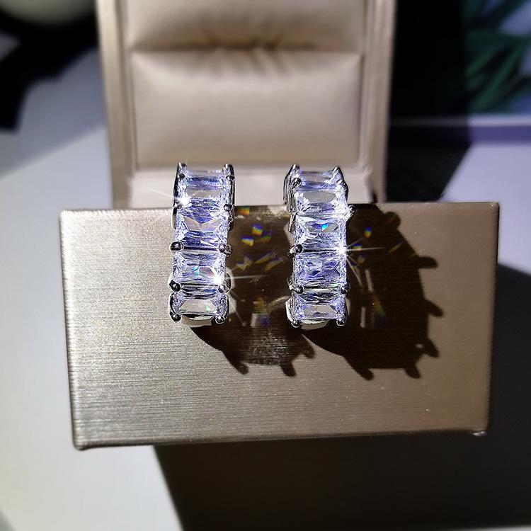 Bague en zircon super flash européenne et américaine pour femmes, bague à paillettes exagérées en diamant de haute qualité