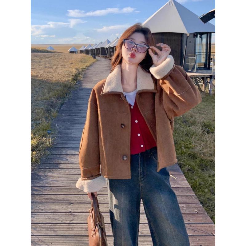 Women's Fashionable Petite Shearling Coat: Thickened, Reversible with Fur and Suede-Like Fabric, Short Anti-Suede Plush Top