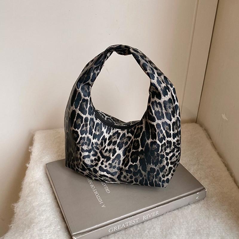 Women PU Leopard Fashion Shoulder Bag Large Capacity Circular Underarm Bag Zipper Closure Fashion Carrying Bag Chic Hobo Bag KTB
