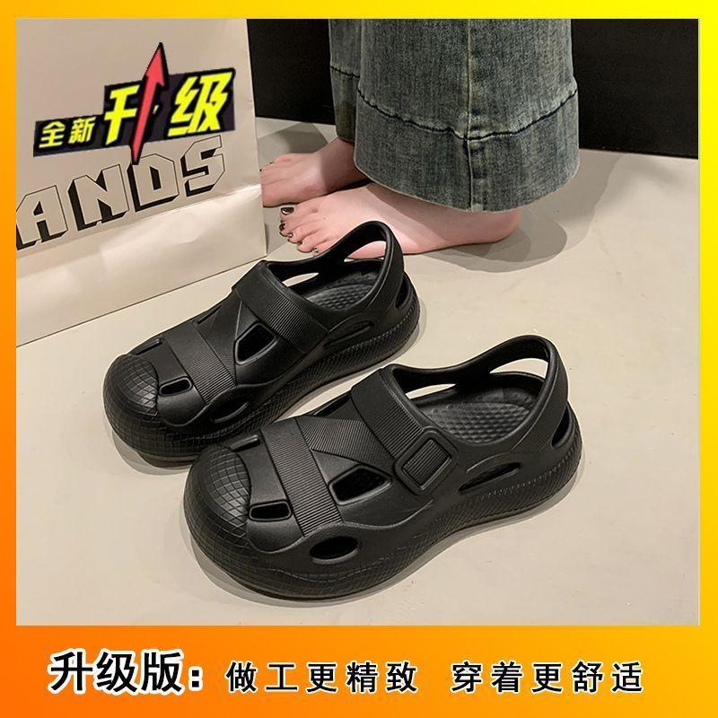 2025 autumn new versatile go out non-slip muffin bottom hole shoes women wear fashion soft sole explosion Internet celebrity slippers