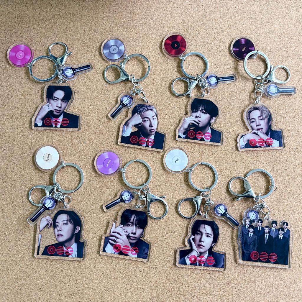 BTS Akrylowy brelok do kluczy World Tour, Zawieszka z portretem członka zespołu, zawieszka z winylową płytą i lightstickiem, Akcesorium do torby dla fanów Kpop ARMY