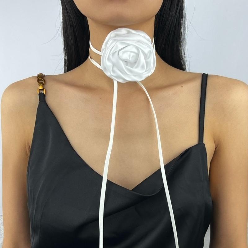Vintage Floral Choker Necklace Accessory Chic Gothic Flower Choker Necklace Edgy Neckband for Fashion forward Individual