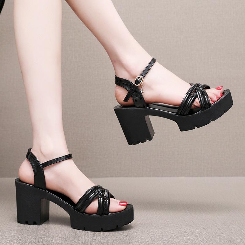 8cm Små Stora Storlekar 33-43 Eleganta Tjockbottnade Lackskor Platåsandaler 2025 Blockhöga Klacksandaler Kontorsmodell