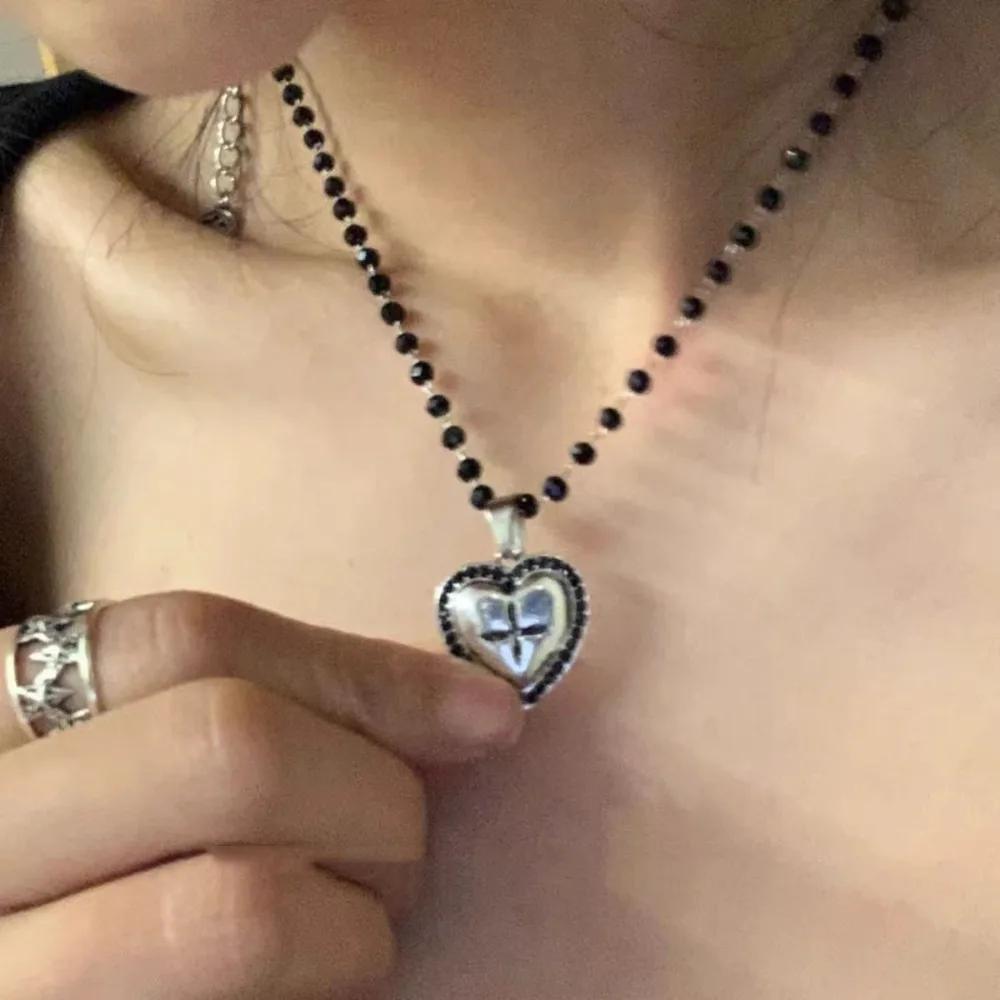 Hip-hop Punk Sliver Color Cross Heart Shape Pendant Irregular Black Artificial Crystal Bead Necklace for Men Women Trend Jewelry