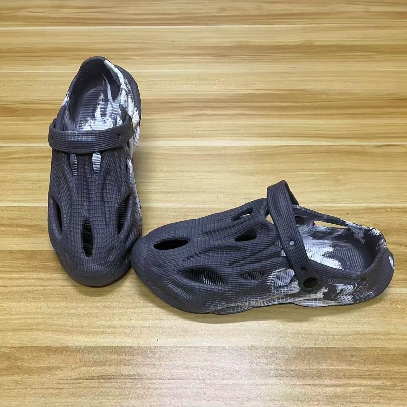 Fashion Men's Sandals Soft EVA Slippers Summer Clogs Shoes Outdoor Women Beach Sandals Indoor Home Couple Slippers Designer Hollow Shoes