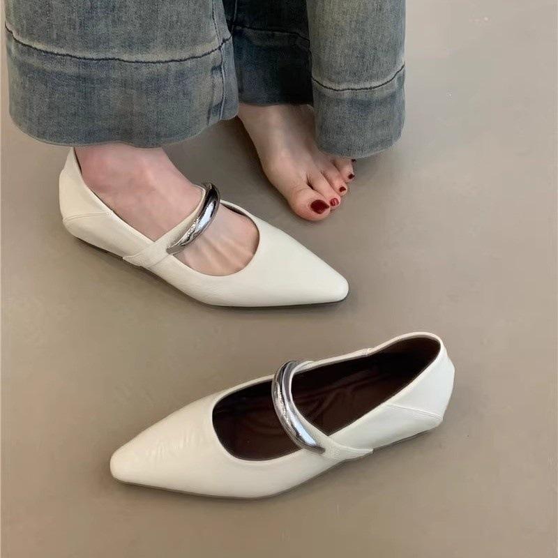 Niche Sense of Design Mary Jane Gentle Metal Buckle Pointed Shallow Mouth Soft Leather Commuter Shoes