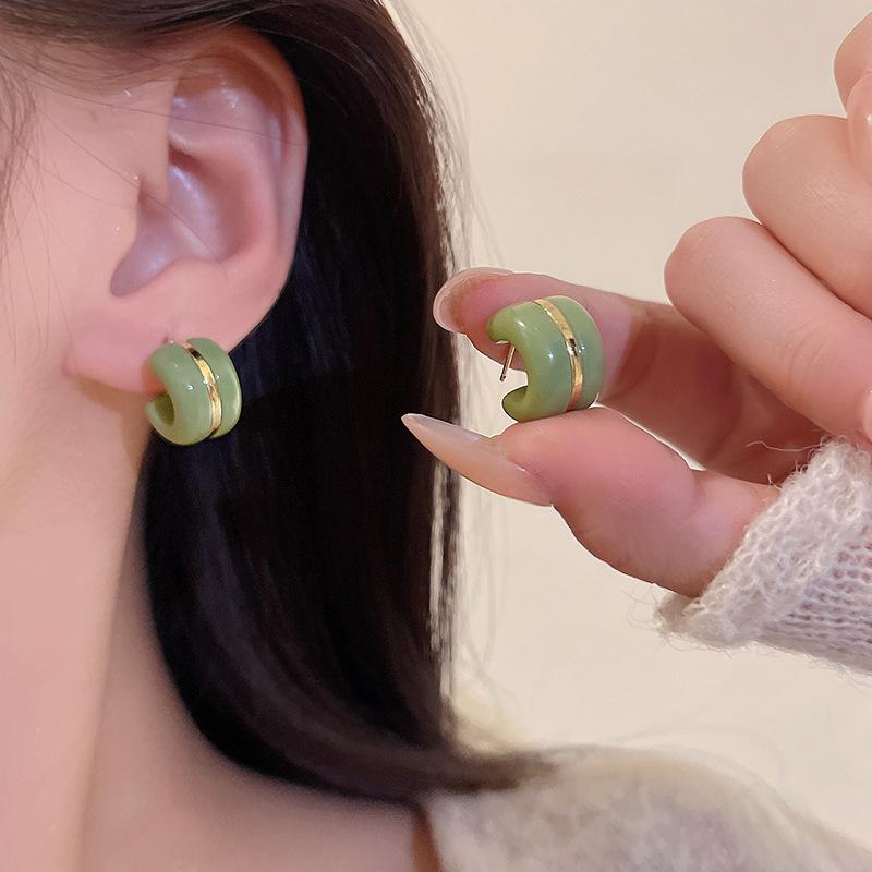 S925 Silver Needle Korean C-Shaped Two-Tone Resin Earrings - Trendy, Fresh, Light Luxury Accessory