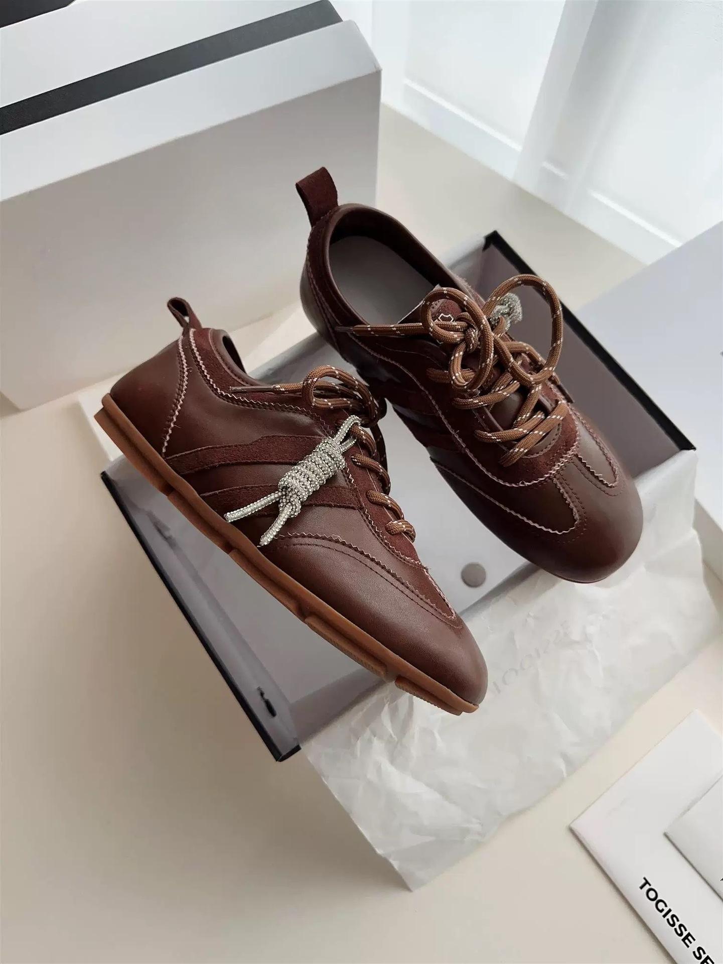 

Версия из овчины~ У Ян Ми такие же коричневые кожаные немецкие тренировочные туфли на скрытой платформе для женской осенней новинки, кроссовки «Форрест Гамп» ре 40