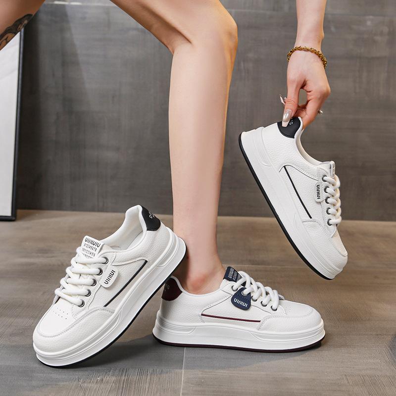2025 new thick-soled little white shoes women's spring flat-soled fashion versatile explosion showing feet small casual sports board shoes