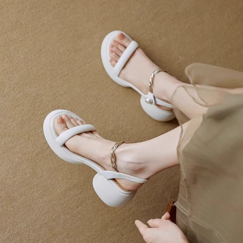 

Сандалии нового стиля женская обувь на толстой подошве 40 бежевый