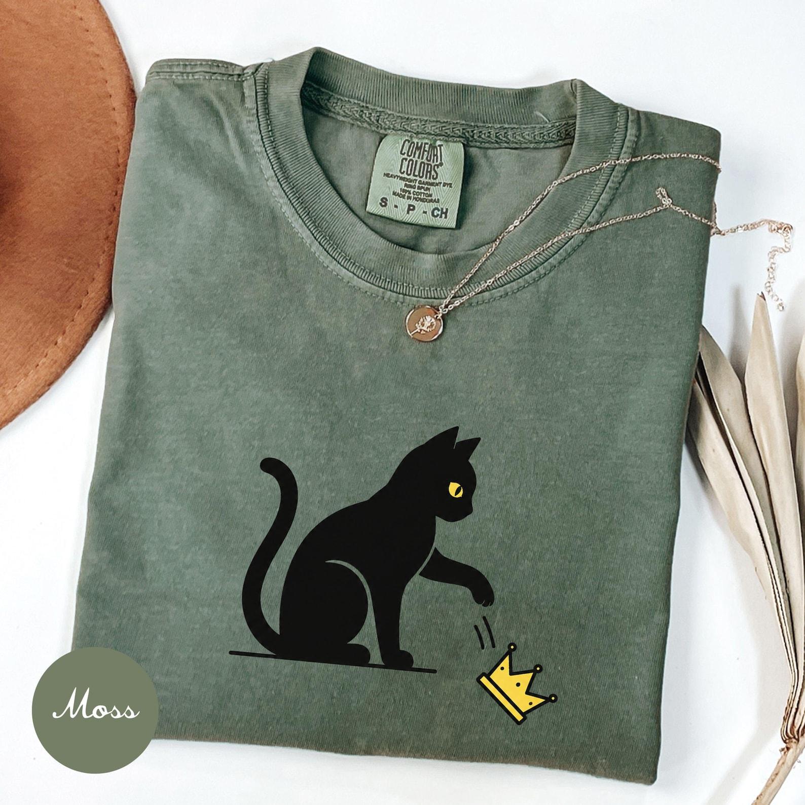 Comfort Colors® No Kings In USA Shirt, Anti Trump Cat T-Shirt, Political Statement T-shirt, Rejecting Kings, Black Cat Kicking Crown Tee 3XL