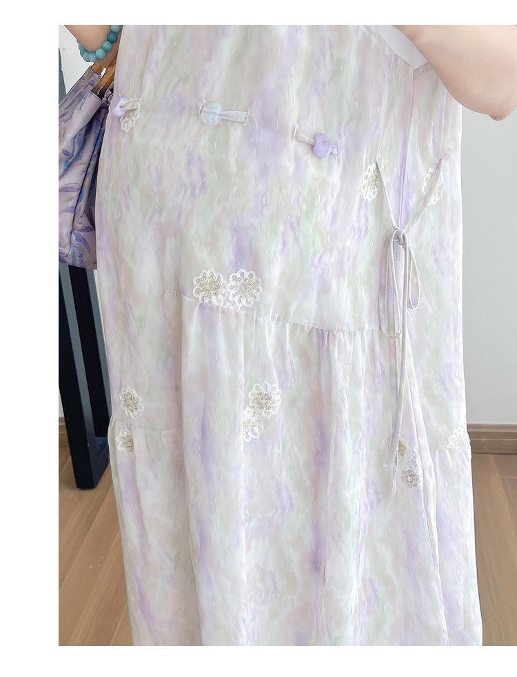 Chic Maternity Dress: Fashionable Loose Fit with Floral Embroidery and Faux Two-Piece Design