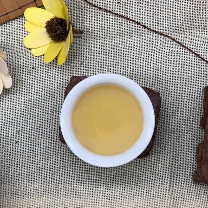 Iceland Private Collection of Top Grade Tea King Green Cake357g Yunnan Raw Pu'er