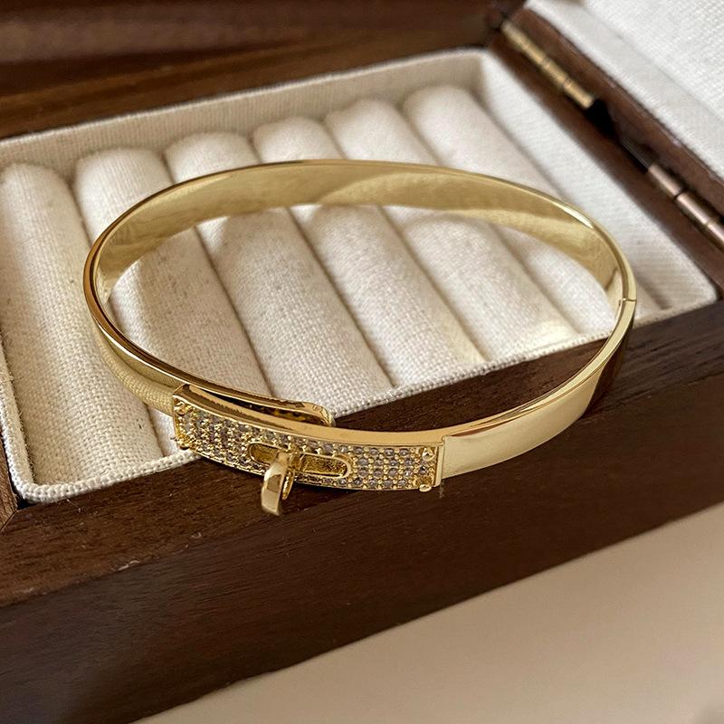 Light Luxury and High-end Micro Inlaid Zircon Bracelet with Fashionable Temperament, Niche and Versatile Bracelet, Handmade Accessory