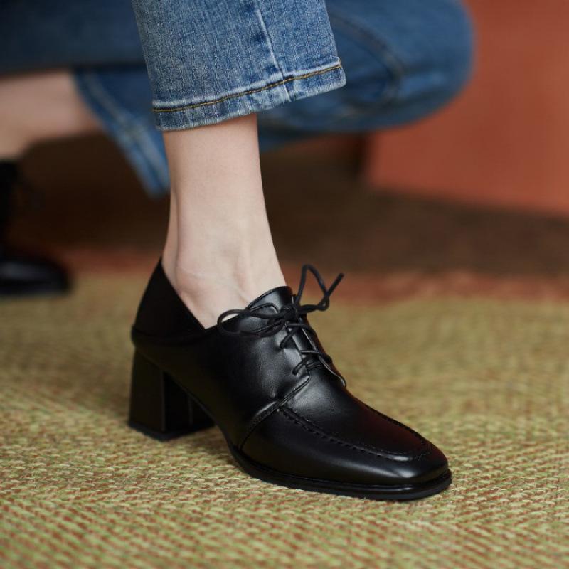 

Новая модная женская обувь на платформе с круглым носком на шнуровке, нескользящая, удобная, маленькая кожаная обувь, черная, большого размера, всесезонная singl 39 чёрный