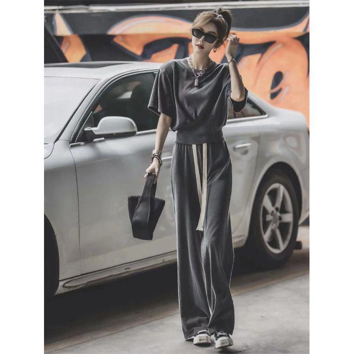 

Летний спортивный комплект для женщин 2025: Повседневный топ с коротким рукавом и брюки широкого кроя - Модный двухпредметный костюм S темно-серого