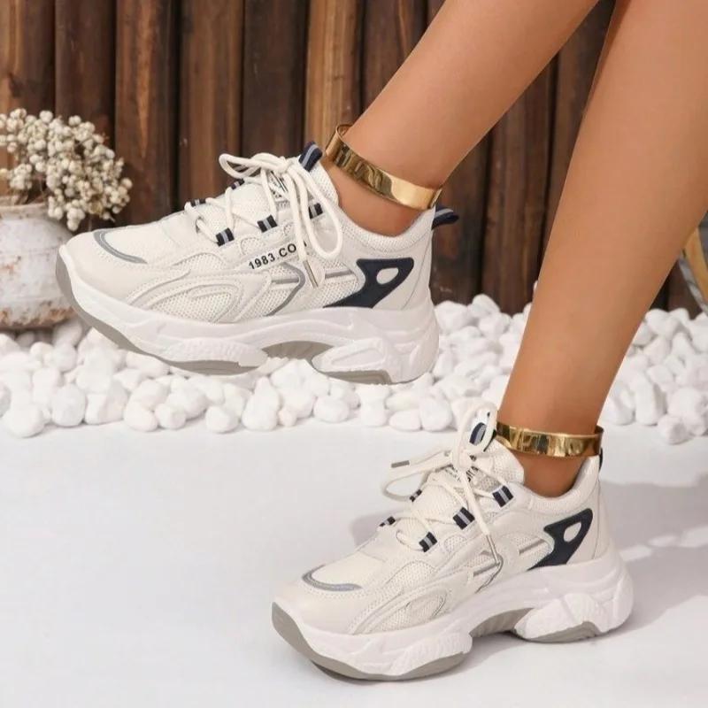 

Модная обувь для женщин 2025 Бренд Женские вулканизированные туфли на шнуровке Модные уличные повседневные Сочетание цветов Бестселлер Дышащие кроссовки 35 покинуть белый