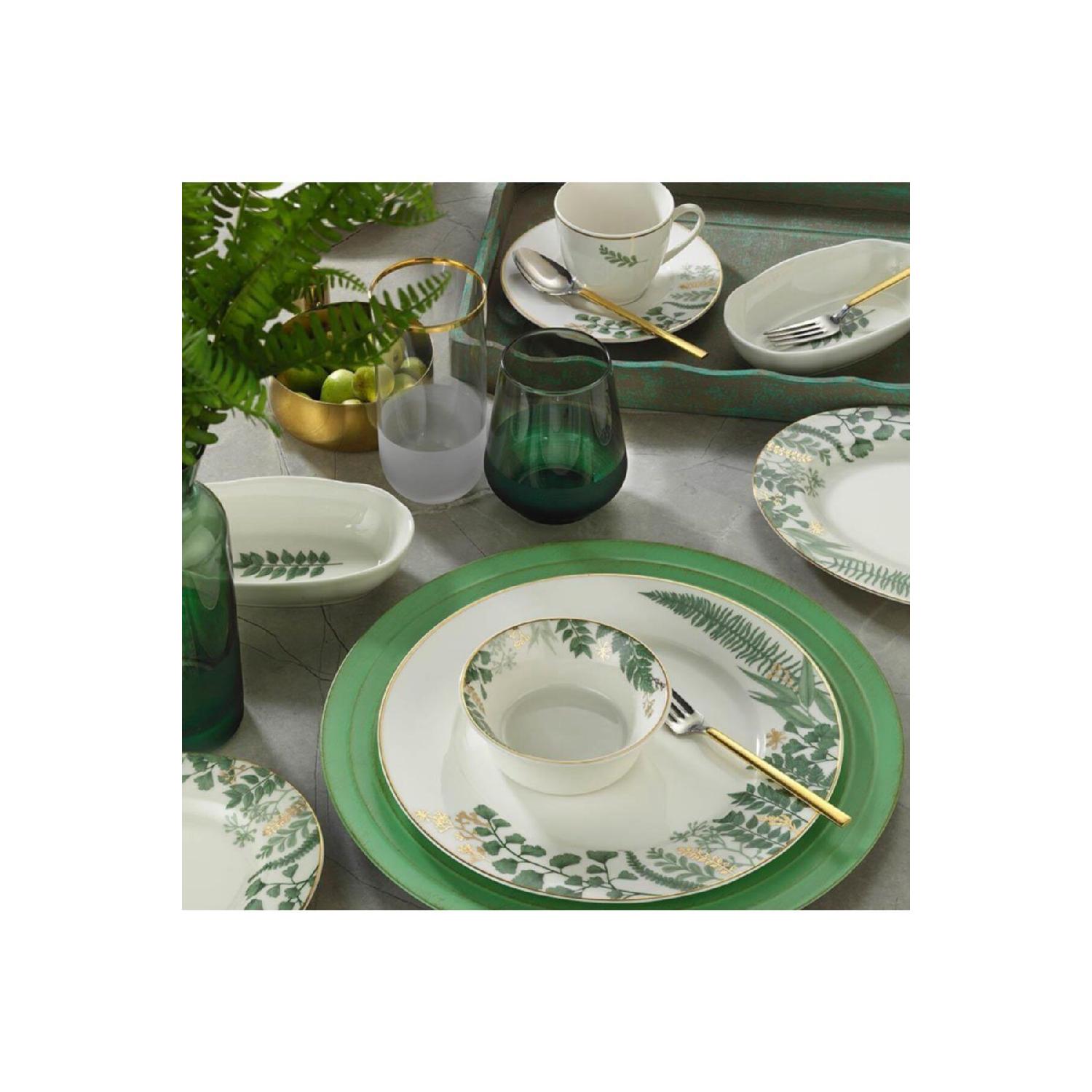 

Porcelain Bone Moldso 28 Piece Breakfast Set 11398