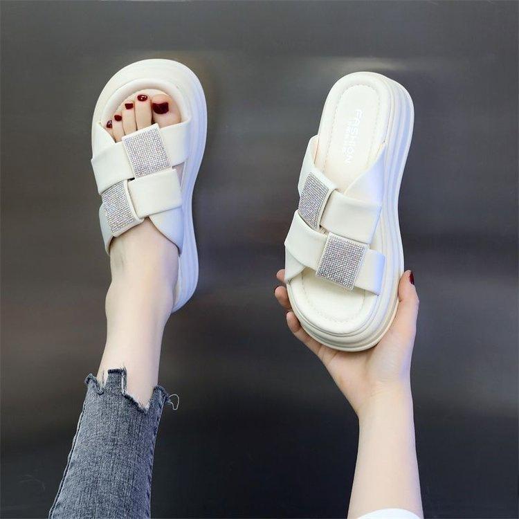 

Thick-soled cool slippers women s 2025 summer new outer wear heightened soft-soled one-word slippers muffin beach shoes 40