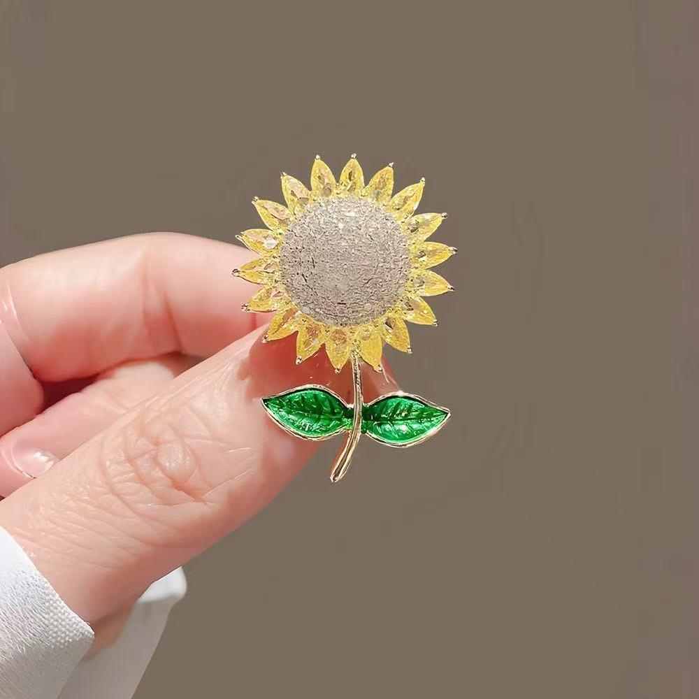 Elegant Sunflower Brooch: Versatile Unisex Pin & Stylish Gift