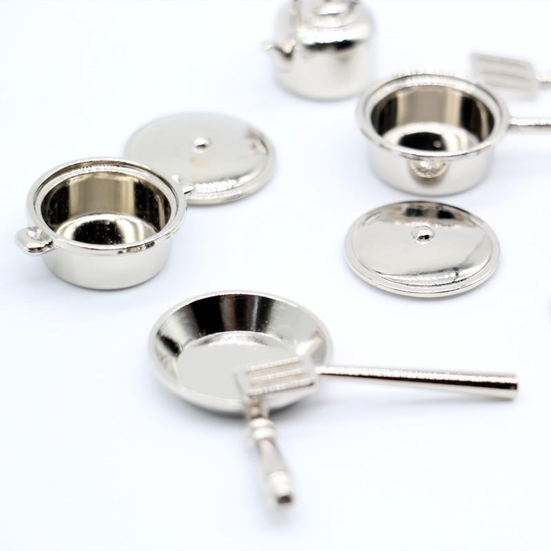 Puppenhaus Miniatur Küchenutensilien: Kochgeschirr aus Legierung, Speiseteller & Zubehör für OB11