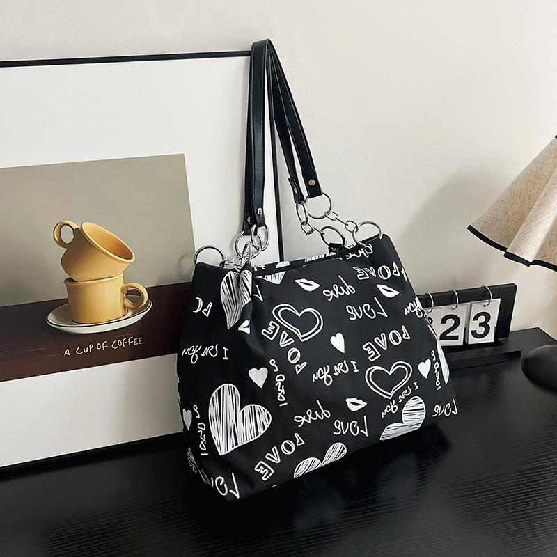 

Tote bag class new street trend fashion printed shoulder bag women s large capacity bag чёрный