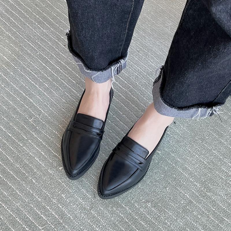 Модные короткие туфли с острым носком — фото 6