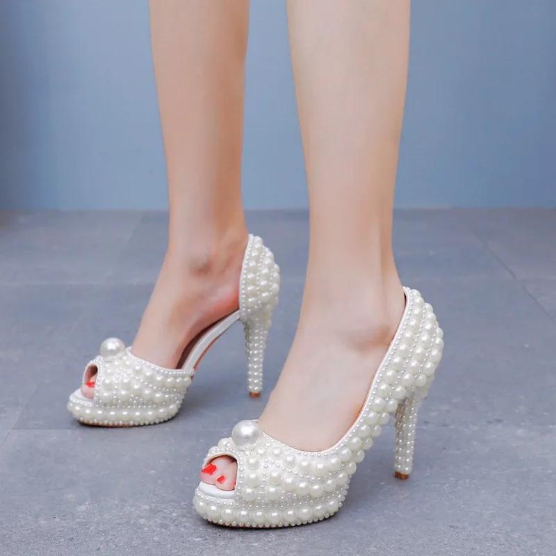 Modne Nowe Sandały na Wysokim Obcasie z Odkrytymi Palcami i Perłami Beżowe Białe Perłowe Wodoodporne na Platformie Bankietowe Ślubne dla Panny Młodej Druhny do Sukni Ślubnej