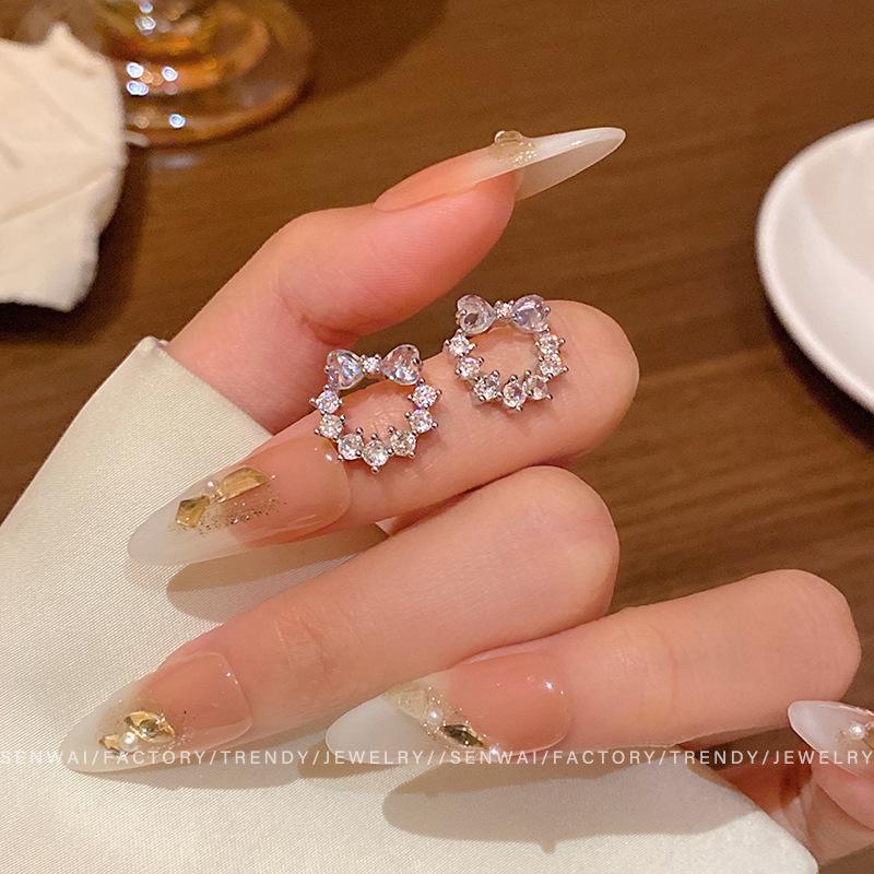 Simple zircon bow stud earrings women s exquisite small earrings Korean new ear jewelry