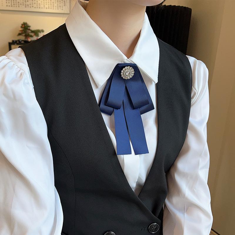 Damski Profesjonalny Zestaw Akcesoriów z Kwiatowym Kołnierzem: Muszka do uniformów bankowych, pocztowych, stewardess i służbowych