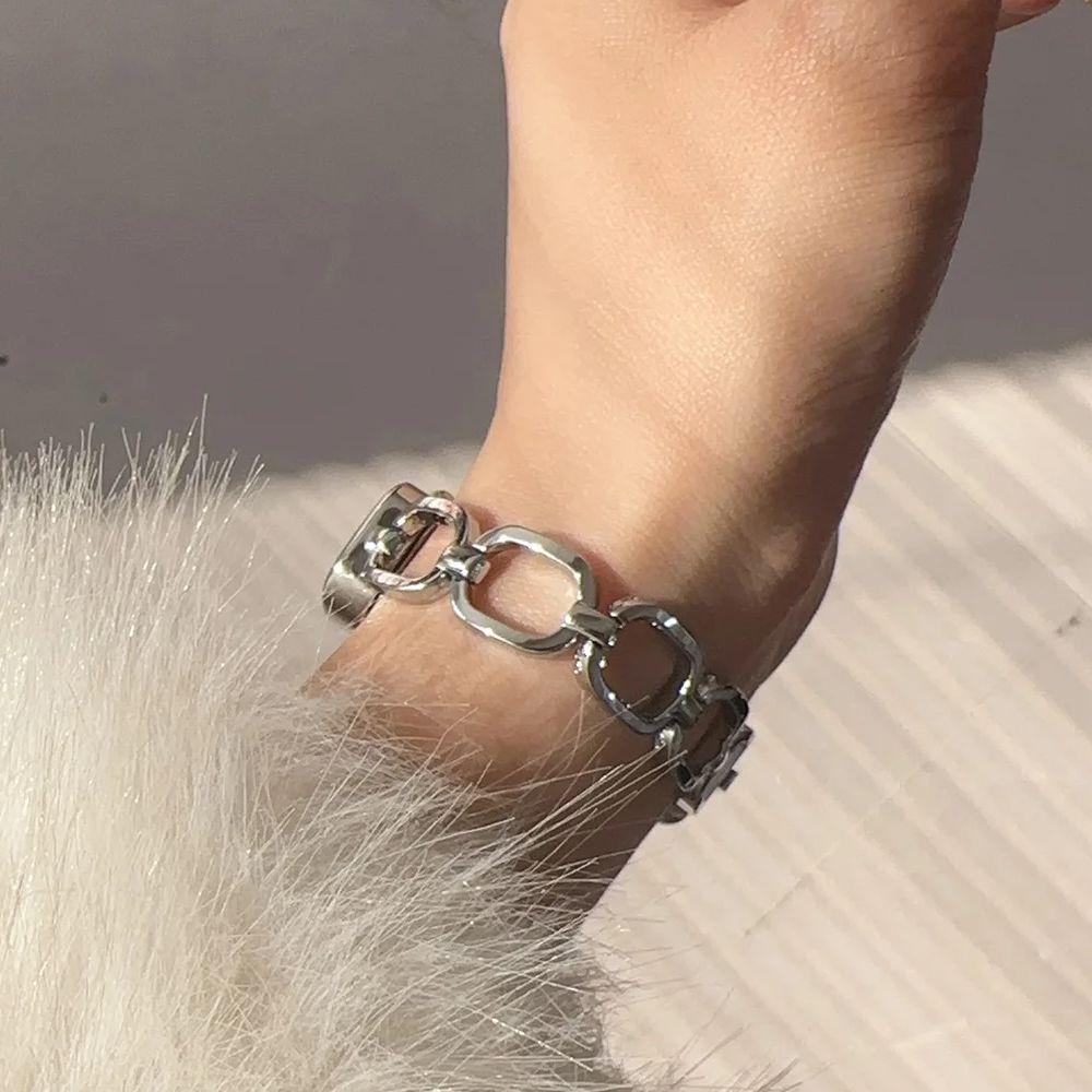 Light Luxury Woman Watches Minimalist Design Temperament Elegant Exquisite Square Hollow Bracelet Quartz Ladies Watch Gift