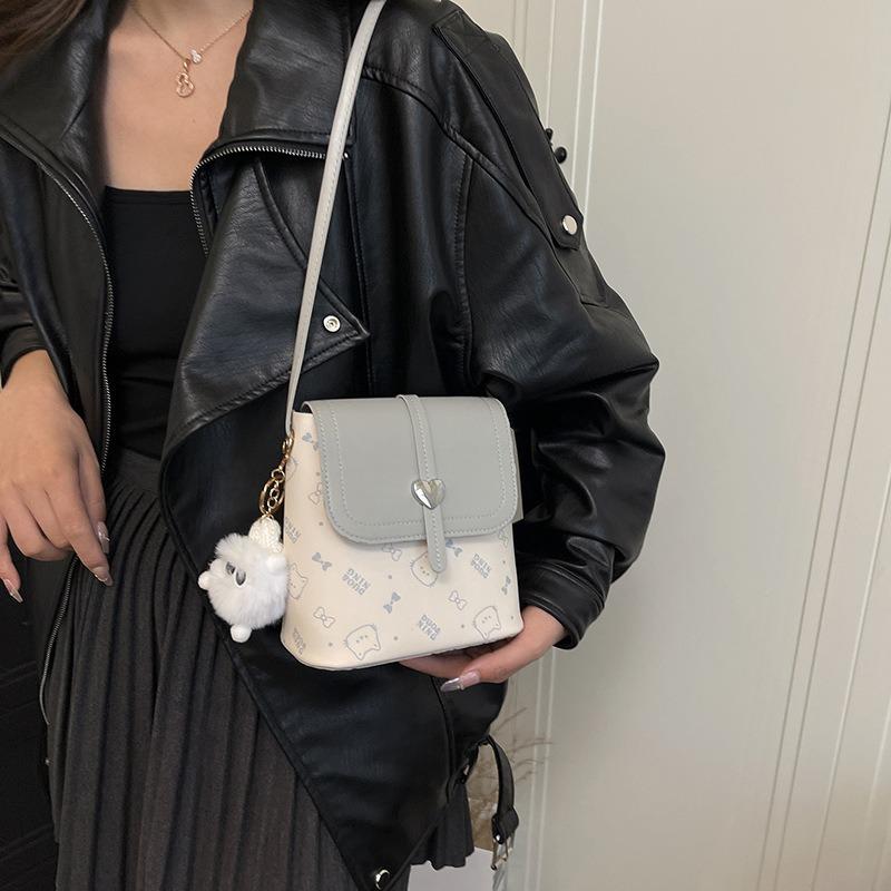 Niche Cute Bucket Bag Women's Fashion Hairball Pendant New Trendy Summer Versatile Single Shoulder Messenger Bag Commuter Bag