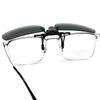 Clip-On-Sonnenbrille für Tag- und Nachtsicht beim Autofahren. Hochklappbarer, blendfreier Sonnenbrillenclip