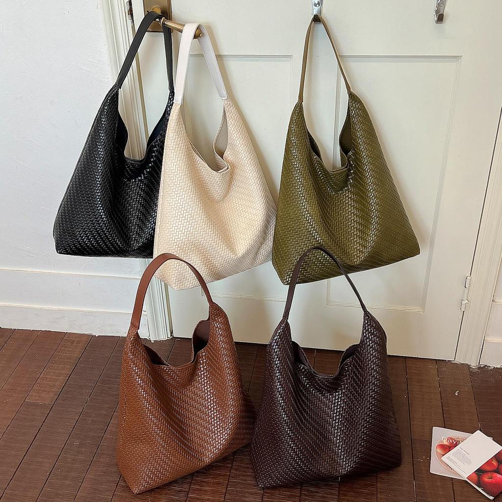Korean Designer Large-Capacity 2026 Tote Bag: Stylish, Personalized, Women’s Fashion for Commuting - Wear As Shoulder or Crossbody.