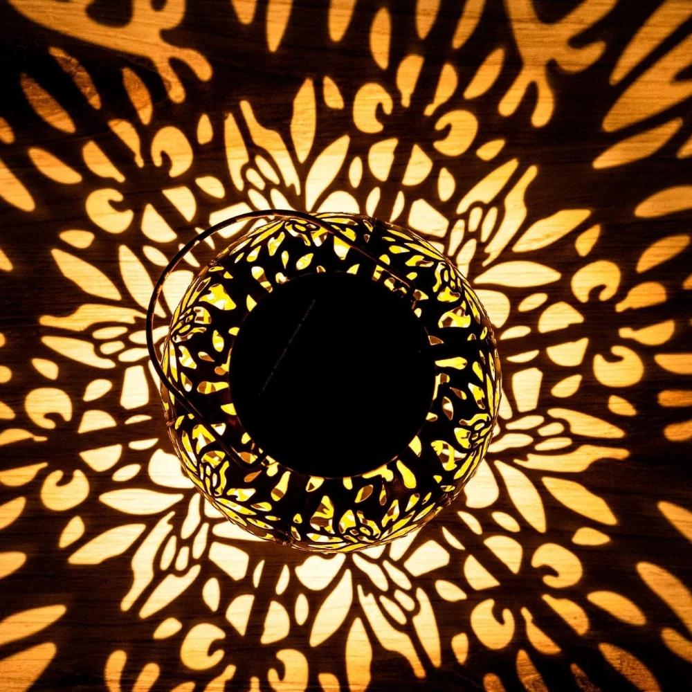 Gartenlandschaftsdekoration für den Außenbereich Solarleuchten LED Metall Wasserdicht Runde Laternenlichter Hängende Hohle Projektionslichter