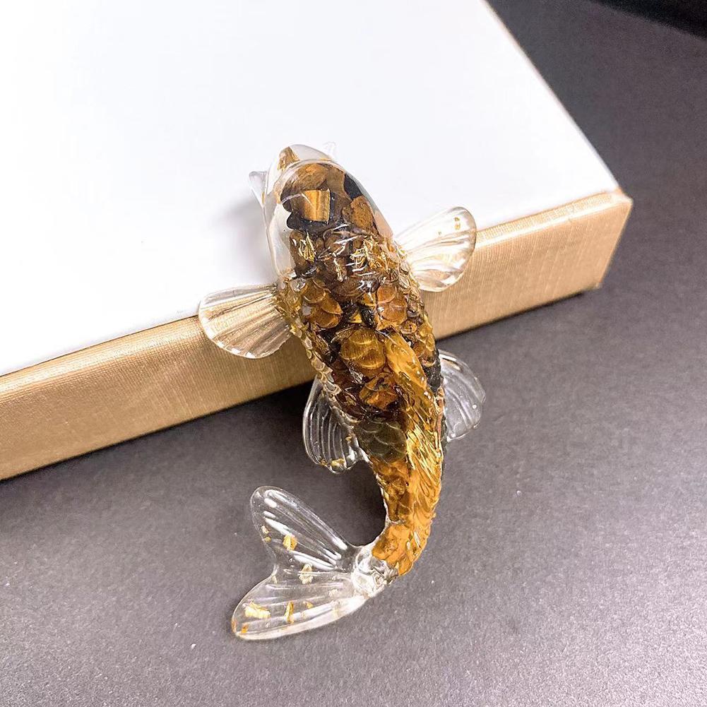 Kreatives künstliches Koi-Fisch-Ornament für Schreibtisch, Auto, Heimdekoration Hergestellt aus Natur für Kristall-Opfer Schöner Glanz und Stil
